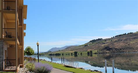 howards lakeshore inn|The Inn – Howards on the River.